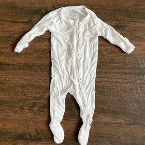 KicKee pants white onesie pajamas with zipper size 0-3 months